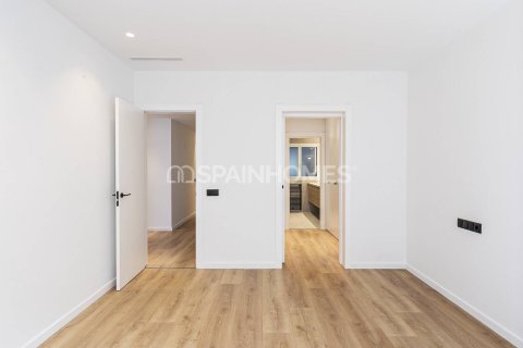 Apartamento de 3 dormitorios en venta en Barcelona, Cataluña, Spain № 1308 - foto 13