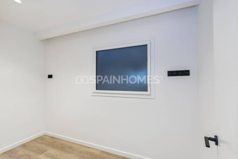 Apartamento de 3 dormitorios en venta en Barcelona, Cataluña, Spain № 1308 - foto 10