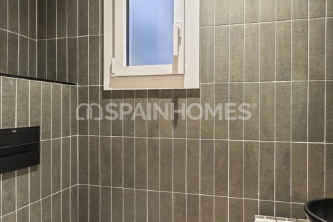 Apartamento de 3 dormitorios en venta en Barcelona, Cataluña, Spain № 1308 - foto 3