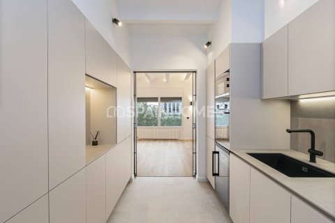 Apartamento de 3 dormitorios en venta en Barcelona, Cataluña, Spain № 1308 - foto 15