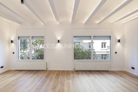 Apartamento de 3 dormitorios en venta en Barcelona, Cataluña, Spain № 1308 - foto 18