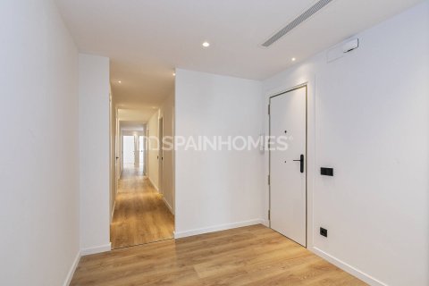 Apartamento de 3 dormitorios en venta en Barcelona, Cataluña, Spain № 1308 - foto 8