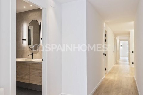 Apartamento de 3 dormitorios en venta en Barcelona, Cataluña, Spain № 1308 - foto 7