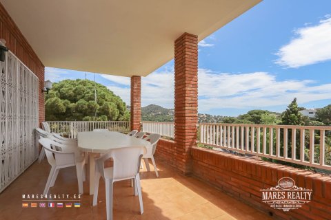 Villa de 7 dormitorios en venta en Lloret de Mar, Gerona, Cataluña, Spain № 975 - foto 3
