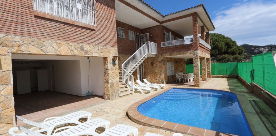 Villa de 7 dormitorios en venta en Lloret de Mar, Gerona, Cataluña, Spain № 975