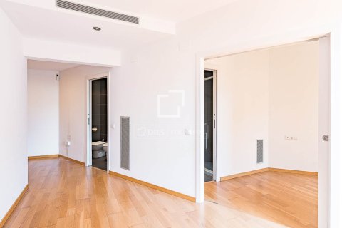 2 bedrooms apartment for sale in Barcelona, Catalonia, Spain № 7173 - photo 29