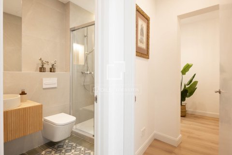 Apartamento de 3 dormitorios en venta en Barcelona, Cataluña, Spain № 7169 - foto 7