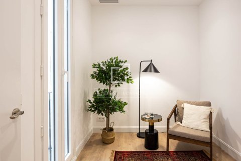 Apartamento de 3 dormitorios en venta en Barcelona, Cataluña, Spain № 7169 - foto 19