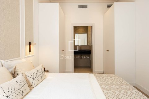 Apartamento de 3 dormitorios en venta en Barcelona, Cataluña, Spain № 7169 - foto 17