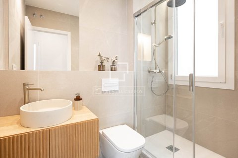 Apartamento de 3 dormitorios en venta en Barcelona, Cataluña, Spain № 7169 - foto 6