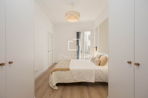 Apartamento de 3 dormitorios en venta en Barcelona, Cataluña, Spain № 7169 - foto 13