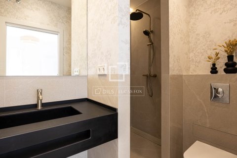 Apartamento de 3 dormitorios en venta en Barcelona, Cataluña, Spain № 7169 - foto 14