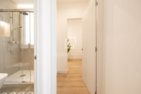Apartamento de 3 dormitorios en venta en Barcelona, Cataluña, Spain № 7169 - foto 5