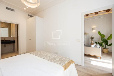 Apartamento de 3 dormitorios en venta en Barcelona, Cataluña, Spain № 7169 - foto 16