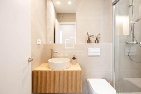 Apartamento de 3 dormitorios en venta en Barcelona, Cataluña, Spain № 7169 - foto 9