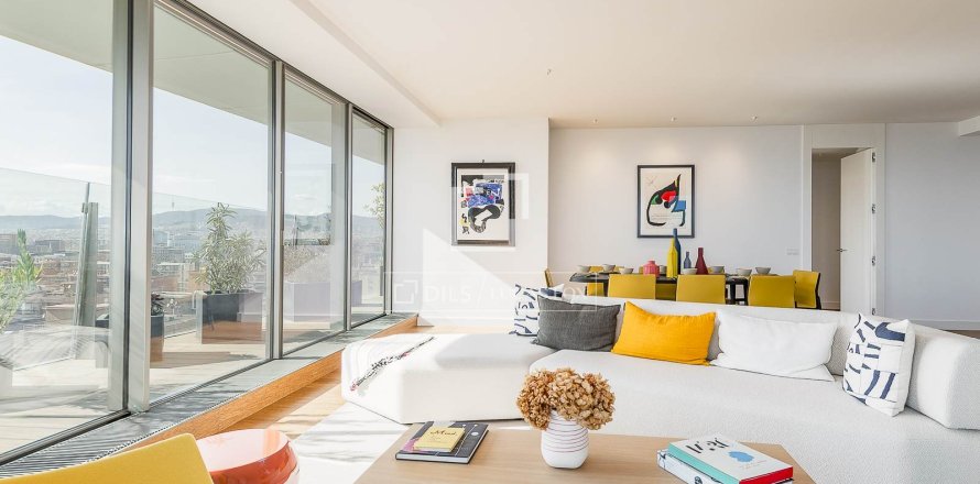 Apartamento de 3 dormitorios en venta en Barcelona, Cataluña, Spain № 6519