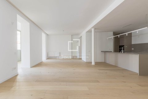 Купить квартиру в Барселона, Испания с 2 спальни, 150м², № 4401 - фото 3
