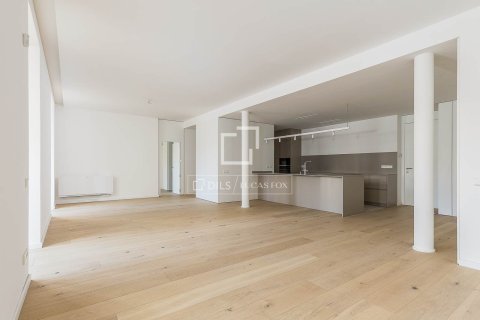 Купить квартиру в Барселона, Испания с 2 спальни, 150м², № 4401 - фото 4