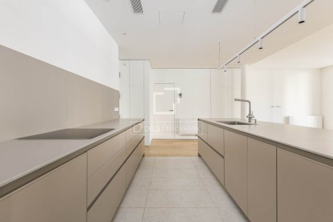 Купить квартиру в Барселона, Испания с 2 спальни, 150м², № 4401 - фото 12