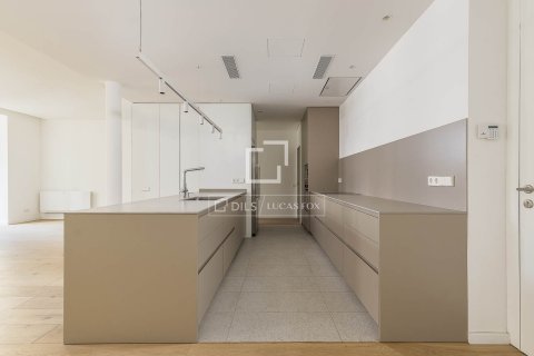 Купить квартиру в Барселона, Испания с 2 спальни, 150м², № 4401 - фото 9