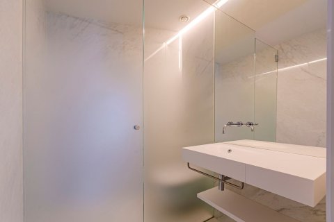 Apartamento de 4 dormitorios en venta en Barcelona, Cataluña, Spain № 3596 - foto 15