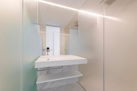 Apartamento de 4 dormitorios en venta en Barcelona, Cataluña, Spain № 3596 - foto 9