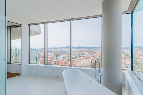 Apartamento de 4 dormitorios en venta en Barcelona, Cataluña, Spain № 3596 - foto 2