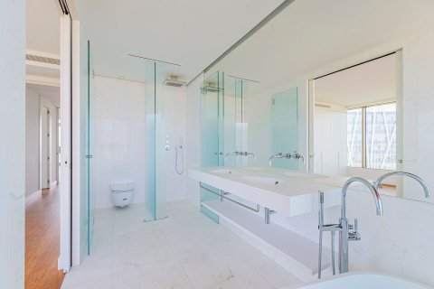 Apartamento de 4 dormitorios en venta en Barcelona, Cataluña, Spain № 3597 - foto 22