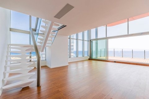 Apartamento de 4 dormitorios en venta en Barcelona, Cataluña, Spain № 3597 - foto 15