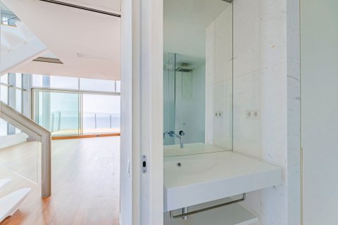 Apartamento de 4 dormitorios en venta en Barcelona, Cataluña, Spain № 3597 - foto 16