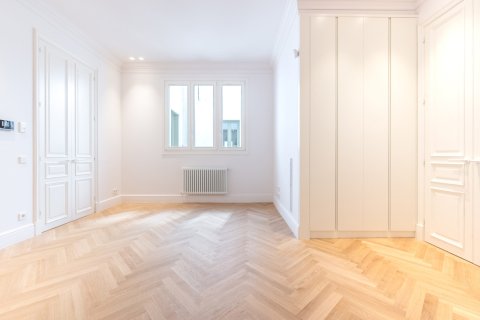 Apartamento de 2 dormitorios en venta en Barcelona, Cataluña, Spain № 3594 - foto 8