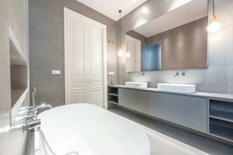 Apartamento de 2 dormitorios en venta en Barcelona, Cataluña, Spain № 3594 - foto 3