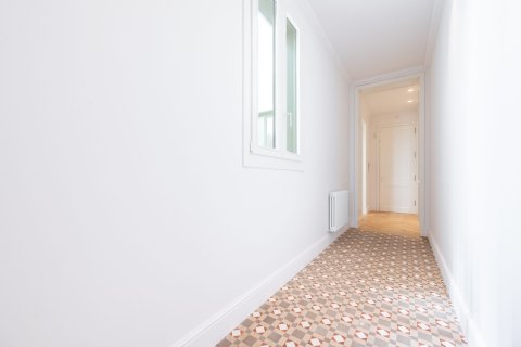 Apartamento de 2 dormitorios en venta en Barcelona, Cataluña, Spain № 3594 - foto 10