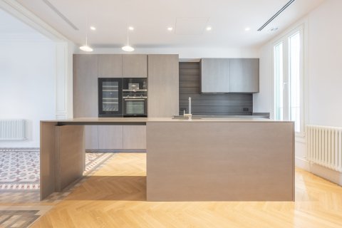 Apartamento de 2 dormitorios en venta en Barcelona, Cataluña, Spain № 3594 - foto 12