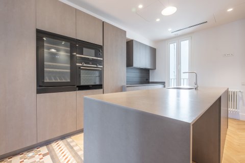 Apartamento de 2 dormitorios en venta en Barcelona, Cataluña, Spain № 3594 - foto 13