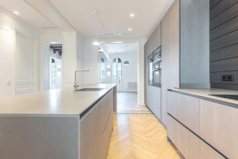 Apartamento de 2 dormitorios en venta en Barcelona, Cataluña, Spain № 3594 - foto 14