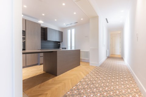 Apartamento de 2 dormitorios en venta en Barcelona, Cataluña, Spain № 3594 - foto 11