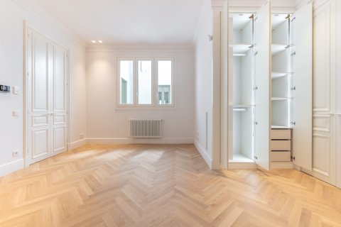 Apartamento de 2 dormitorios en venta en Barcelona, Cataluña, Spain № 3594 - foto 30