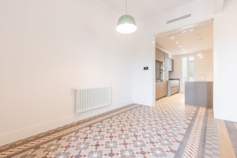 Apartamento de 2 dormitorios en venta en Barcelona, Cataluña, Spain № 3594 - foto 20