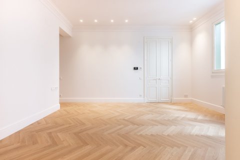 Apartamento de 2 dormitorios en venta en Barcelona, Cataluña, Spain № 3594 - foto 7