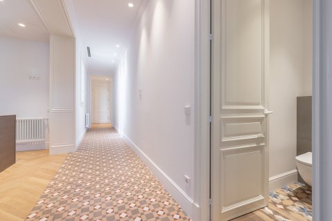 Apartamento de 2 dormitorios en venta en Barcelona, Cataluña, Spain № 3594 - foto 16