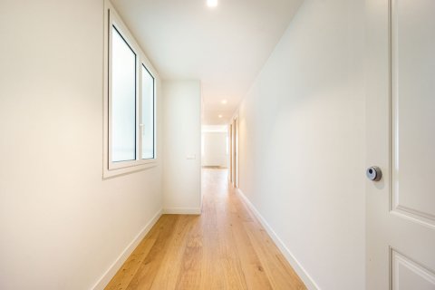 Купить квартиру в Барселона, Испания с 3 комнаты, 91м², № 3591 - фото 2