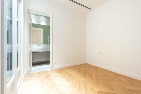 Apartamento de 2 dormitorios en venta en Barcelona, Cataluña, Spain № 3592 - foto 8