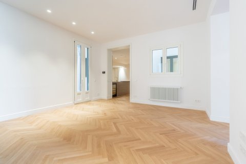 Apartamento de 2 dormitorios en venta en Barcelona, Cataluña, Spain № 3592 - foto 24