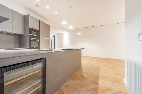 Apartamento de 2 dormitorios en venta en Barcelona, Cataluña, Spain № 3592 - foto 21
