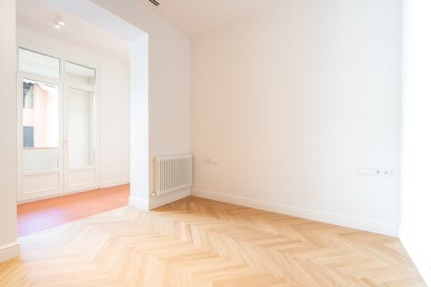 Apartamento de 2 dormitorios en venta en Barcelona, Cataluña, Spain № 3592 - foto 28