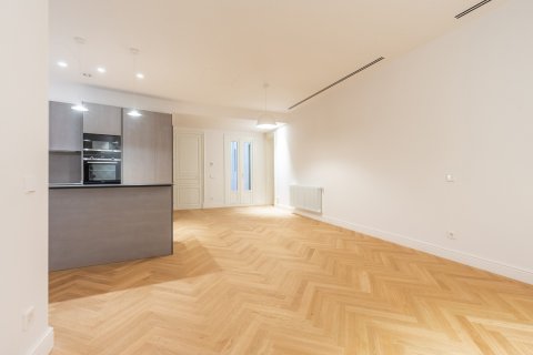 Apartamento de 2 dormitorios en venta en Barcelona, Cataluña, Spain № 3592 - foto 22