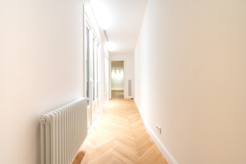 Apartamento de 2 dormitorios en venta en Barcelona, Cataluña, Spain № 3592 - foto 5