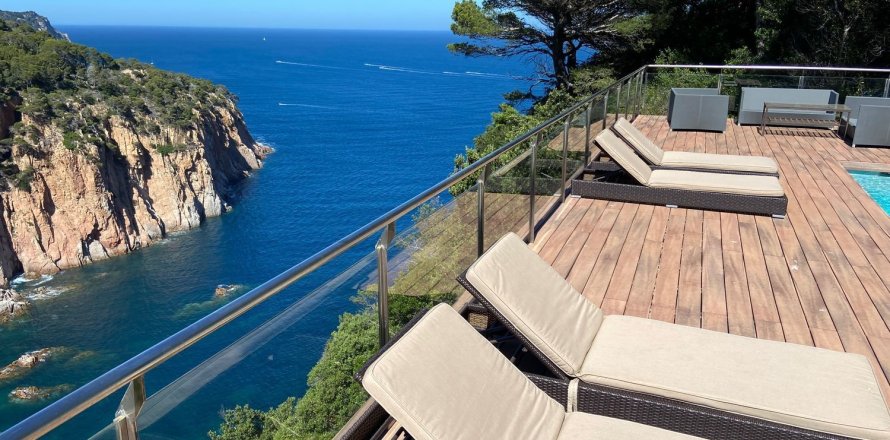 Сasa de 4 dormitorios en venta en Begur, Gerona, Cataluña, Spain № 6793