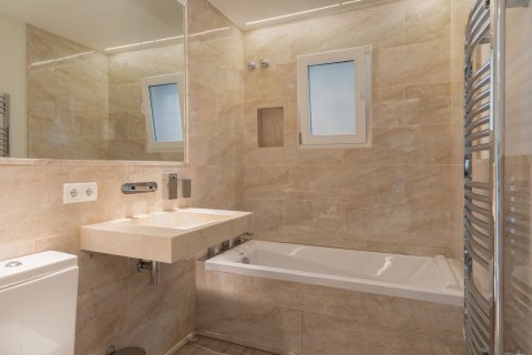 Сasa de 4 dormitorios en venta en Begur, Gerona, Cataluña, Spain № 6793 - foto 14